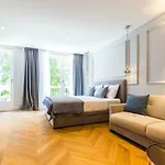 Muse Luxury بيت ضيافة زادار